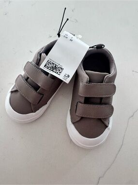H&M Kids Velcro Sneakers in Taupe and White